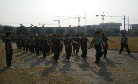  高中生、大學(xué)生軍訓(xùn)